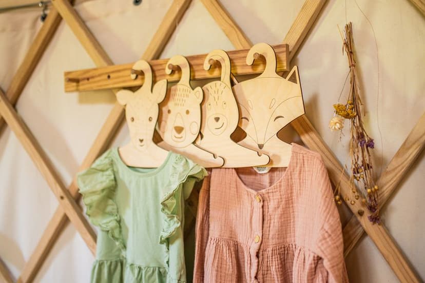 BeWooden Dřevěné ramínko lesní zvíře