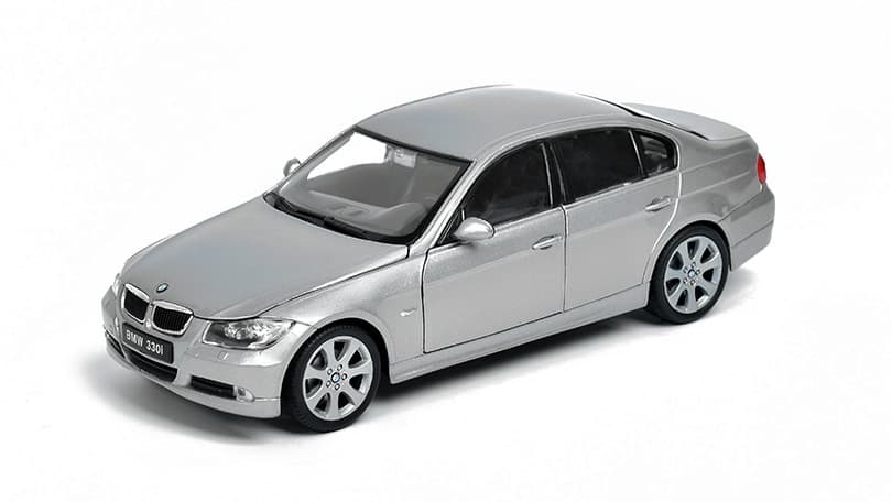 Welly BMW 330i 1:24 - stříbrné